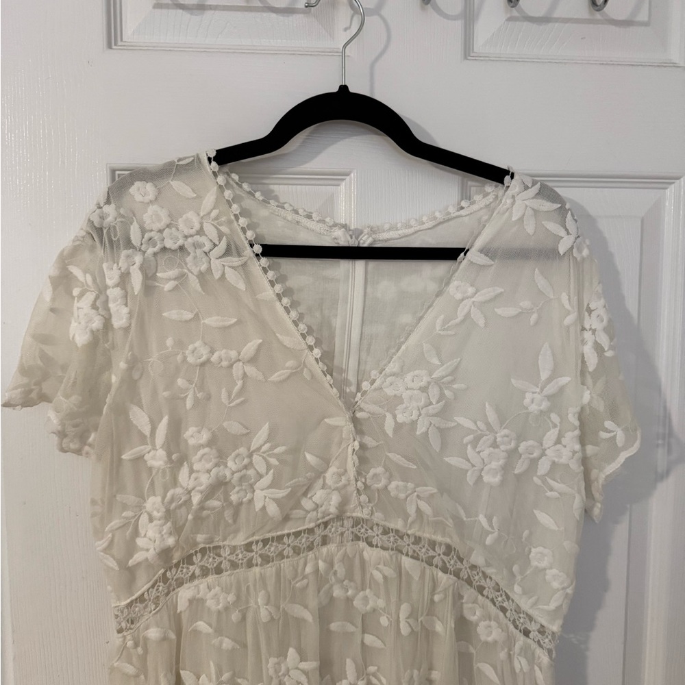 Elegant White Lace Maxi Dress - Picture 3 of 7